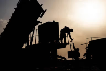 Mỹ tạm ngừng không kích Iran: Khoảng lặng trước đàm phán hay bước đệm cho chiến dịch lớn hơn?