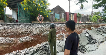 Sụt lún bất thường ở Quảng Trị, phong tỏa khẩn cấp hiện trường