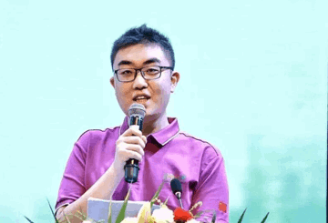 'Thần đồng Toán học' đang học lớp 11 từng phải bật khóc, 2 đại học hàng đầu của cả nước mời học và tuyên bố quyết định chọn ngành