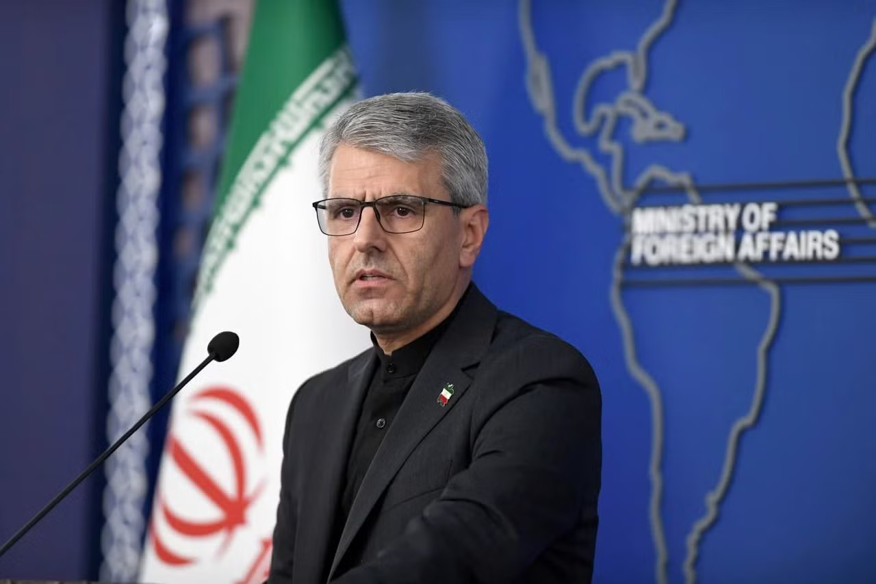 Người phát ngôn Bộ Ngoại giao Iran Esmaeil Baghaei. Iran 'không cho phép Mỹ quyết định thời điểm chiến tranh hay hoà bình' - Ảnh 1.