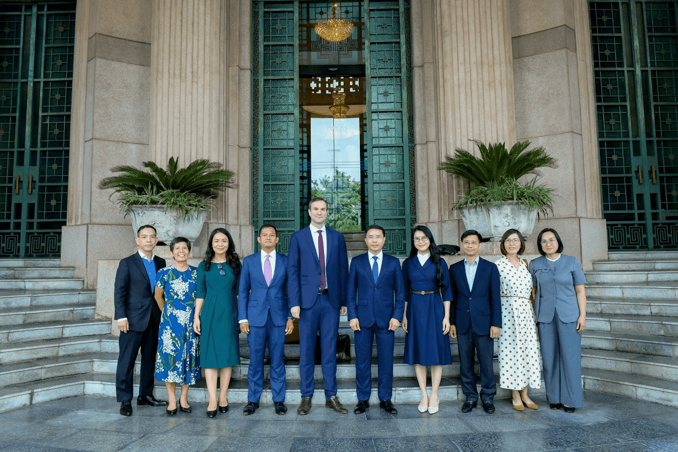 27.7.05.Thống đốc Phạm Đức Ấn làm việc với Trưởng đại diện đương nhiệm và kế nhiệm của IMF