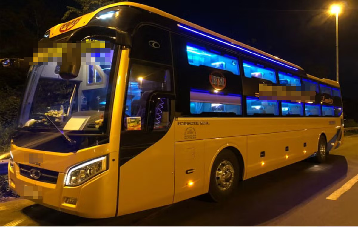 Yêu cầu giám sát thời gian cầm lái của tài xế xe khách - Ảnh 1.