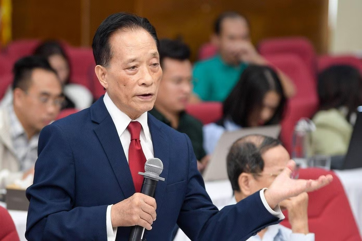 Vì sao người dân 'đổ tiền' vào ngân hàng? - Ảnh 2.