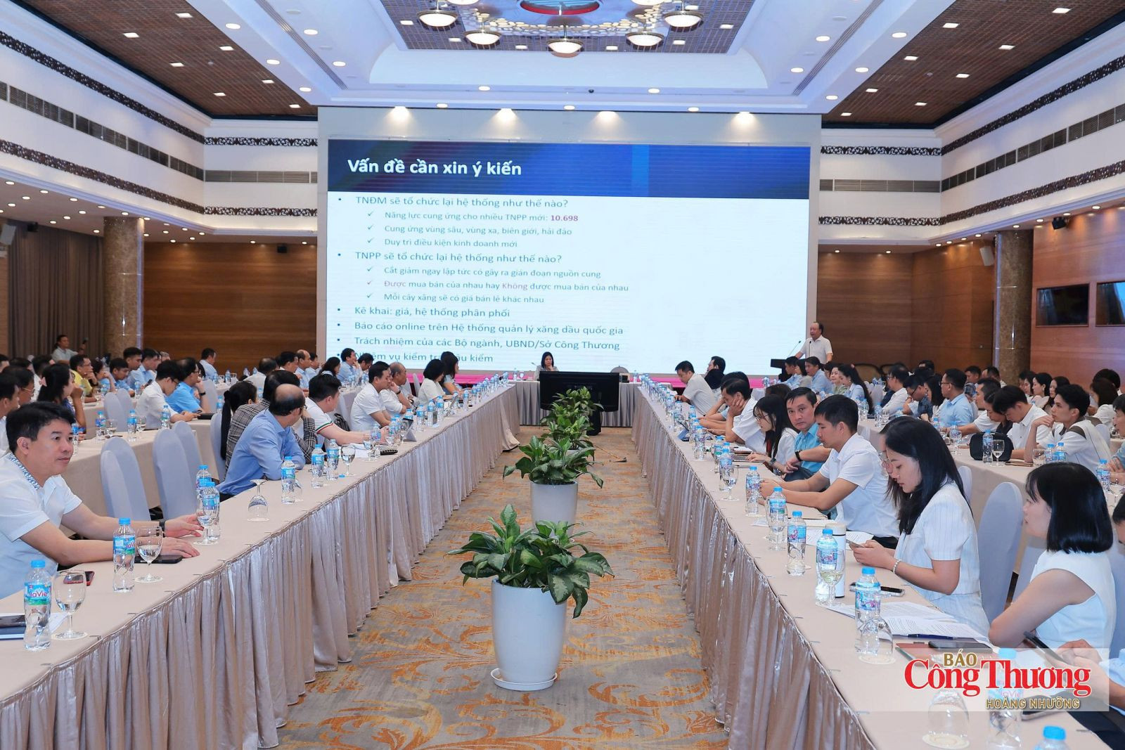 Đầu mối kinh doanh xăng dầu phải có kho 15.000 m3 và 10 cửa hàng bán lẻ thay vì đi thuê? - Ảnh 2.
