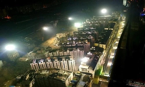 Sơ tán khẩn cấp, đánh sập 19 tòa cao ốc trên khu đất rộng 15ha chỉ trong 10 giây - Ảnh 1.