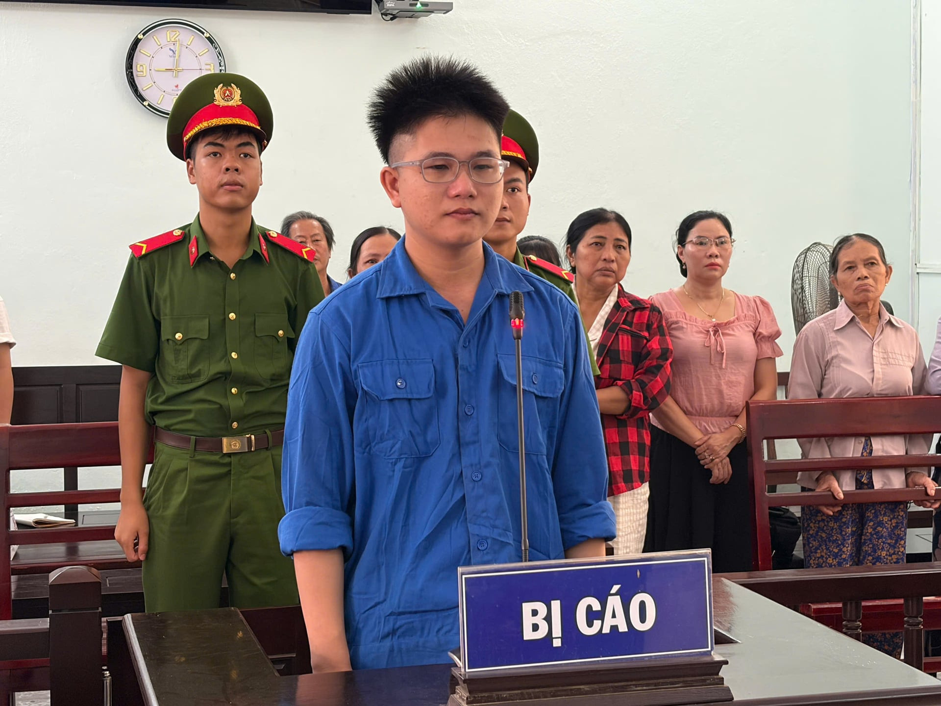Tuyên án 11 năm tù đối với bác sĩ Nguyễn Duy Nhật, SN 1996 - Ảnh 1.