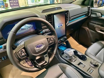 Ford Everest có bản mới: Giá chỉ hơn 900 triệu đồng, trang bị 'ăn đứt' nhiều đối thủ cùng tầm giá