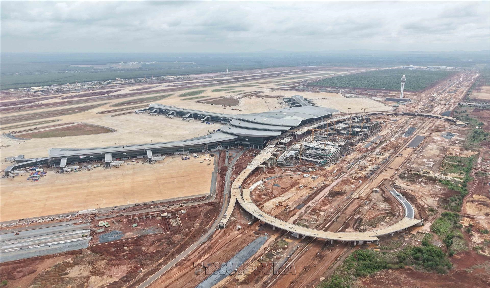 vna-potal-nhieu-hang-muc-lon-tai-san-bay-long-thanh-sap-hoan-thanh-889978220-14-58-35.jpg