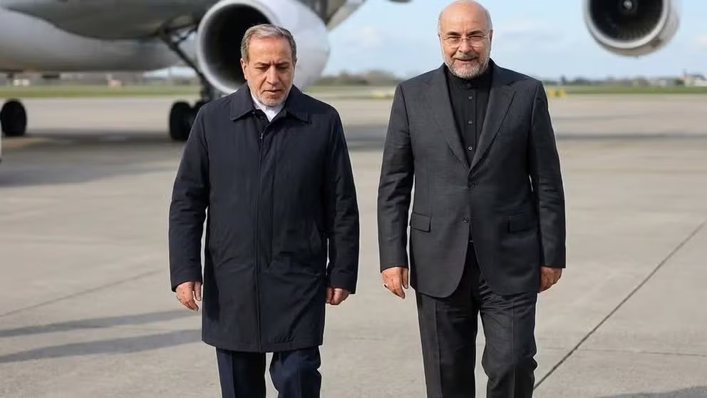 Ông Abbas Araghchi, Bộ trưởng Ngoại giao Iran (trái), và ông Mohammad Bagher Ghalibaf, Chủ tịch Quốc hội Iran (phải). (Ảnh: Iranintl) Mỹ tin Israel có kế hoạch ám sát quan chức Iran giữa lúc đàm phán - Ảnh 1.