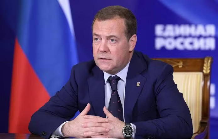 Phó Chủ tịch Hội đồng An ninh Nga Dmitry Medvedev. (Ảnh: Tass) Phó Chủ tịch Hội đồng An ninh Nga đến Iran dự tang lễ cố Lãnh tụ tối cao Iran - Ảnh 1.