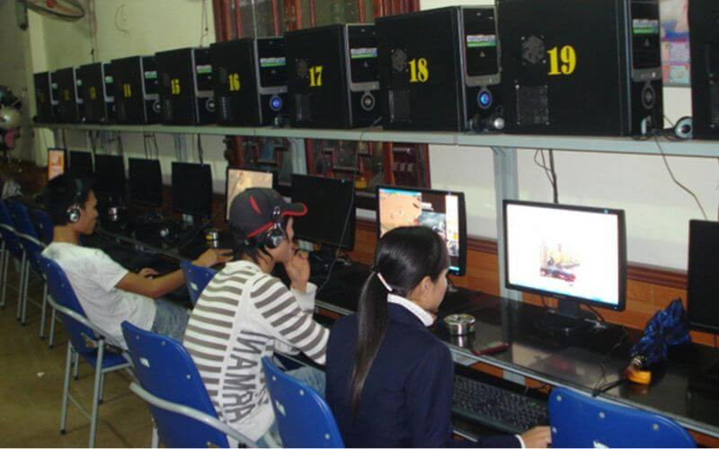 Từ nay, quán Internet mở cửa sau 22h có thể bị phạt đến 15 triệu đồng - Ảnh 1.