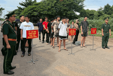 21 'Việt kiều' bị trục xuất về nước