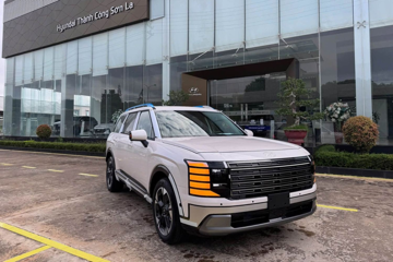 Hyundai Palisade Hybrid bản tiêu chuẩn lộ diện: Giá 1,5 tỷ đồng, tạo sức ép lên Ford Everest