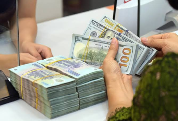 Tỷ giá hôm nay 30/7: Tỷ giá trung tâm lập đỉnh mới, USD ngân hàng đồng loạt giảm