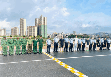 Việt Nam trao trả 5 người nước ngoài về nước