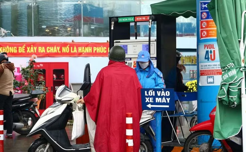Giá xăng dầu đồng loạt tăng mạnh - Ảnh 1.