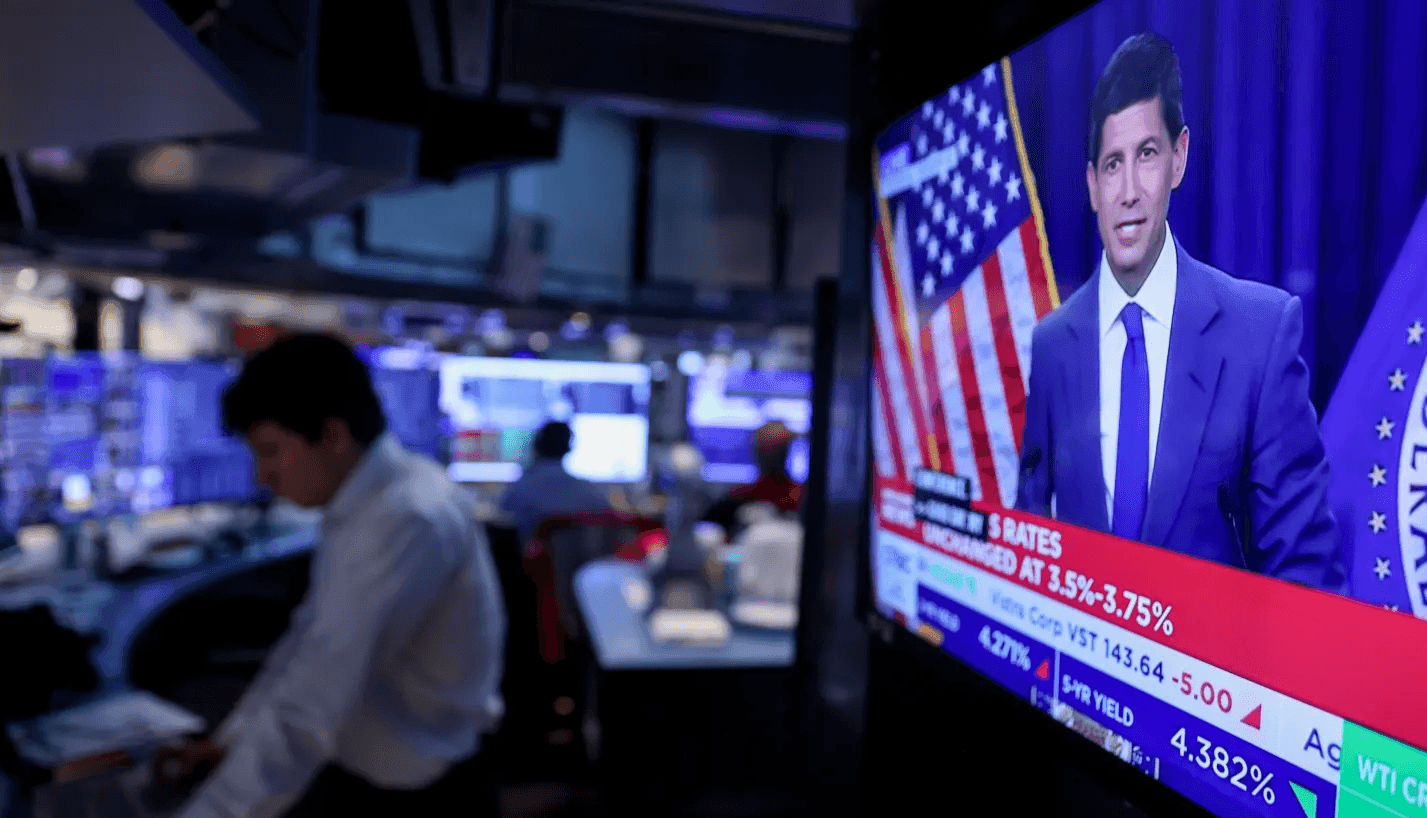 Chứng khoán Mỹ đỏ lửa, Dow Jones mất hơn 1.100 điểm sau quyết định của Fed - Ảnh 2.