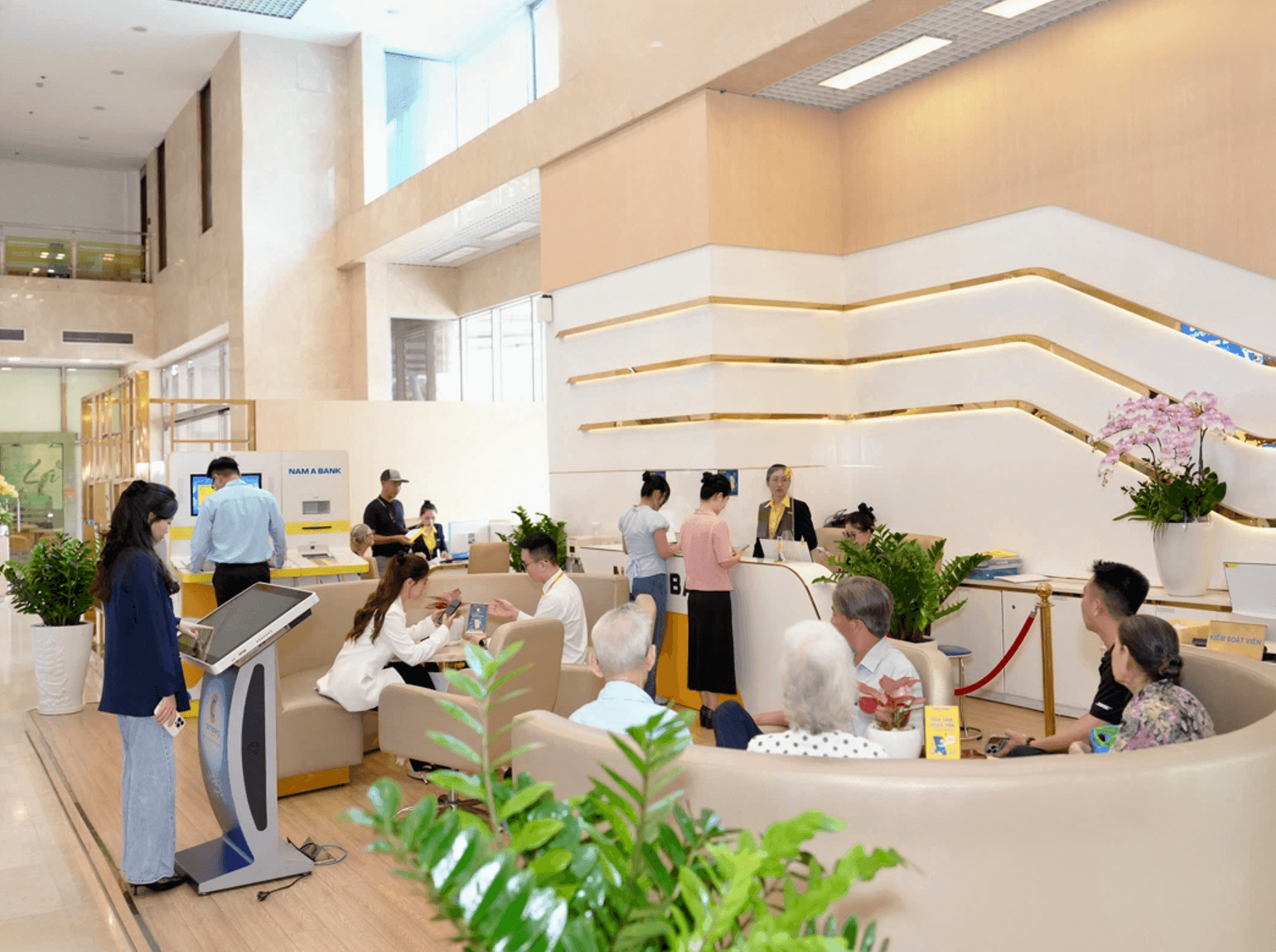 Lợi nhuận trước thuế Nam A Bank tăng mạnh trong 6 tháng đầu năm 2026, nợ xấu giảm sâu, tỷ lệ bao phủ nợ xấu tăng vượt trội - Ảnh 1.
