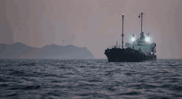 Nguồn cung qua Hormuz cải thiện, giá dầu hạ nhiệt sau căng thẳng Mỹ - Iran