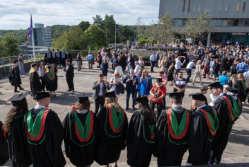Tiến sĩ gửi 700 hồ sơ xin việc, Thạc sĩ Đại học Oxford đi thực tập khách sạn