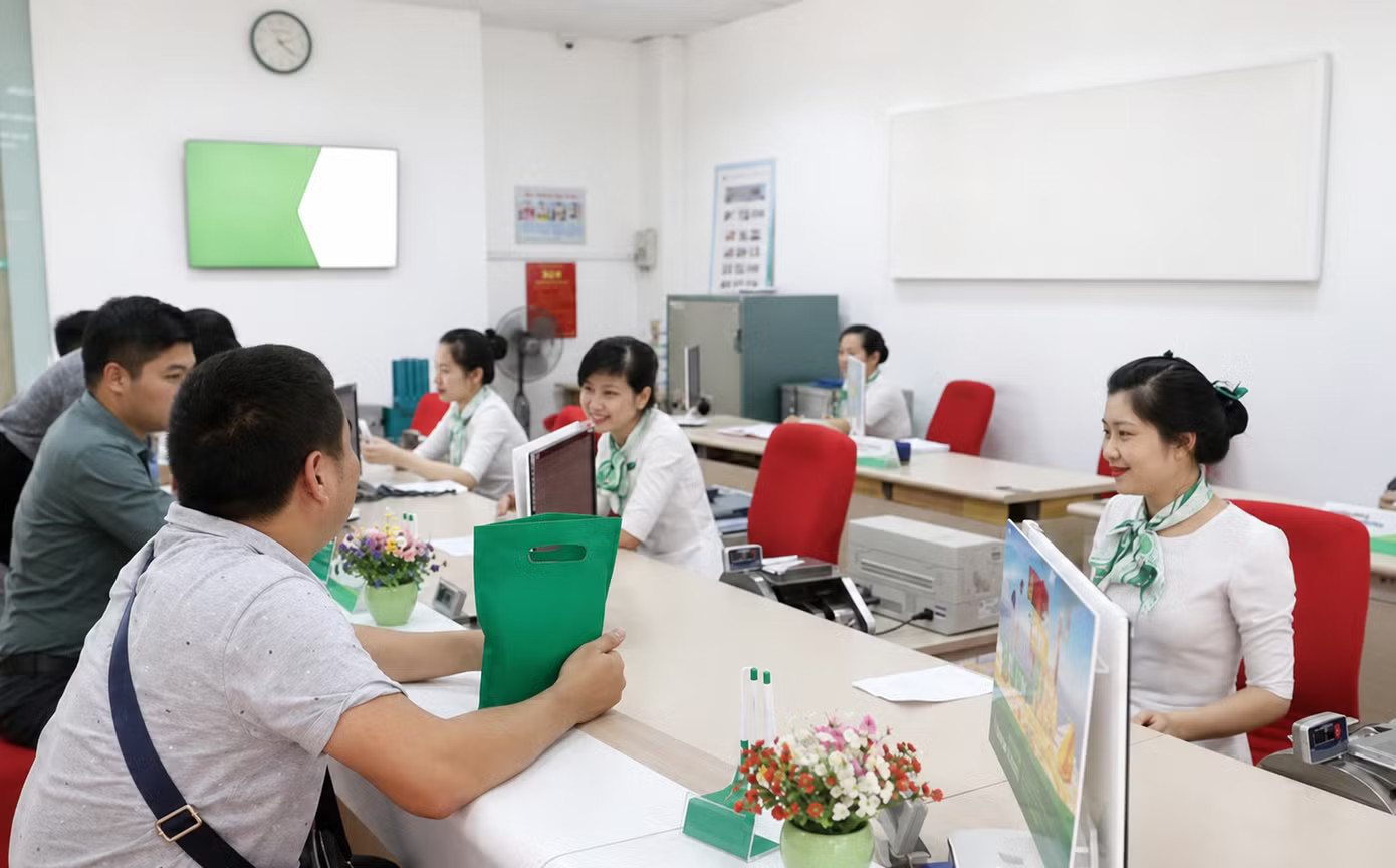 Hé lộ về lương ngân hàng - Ảnh 1.