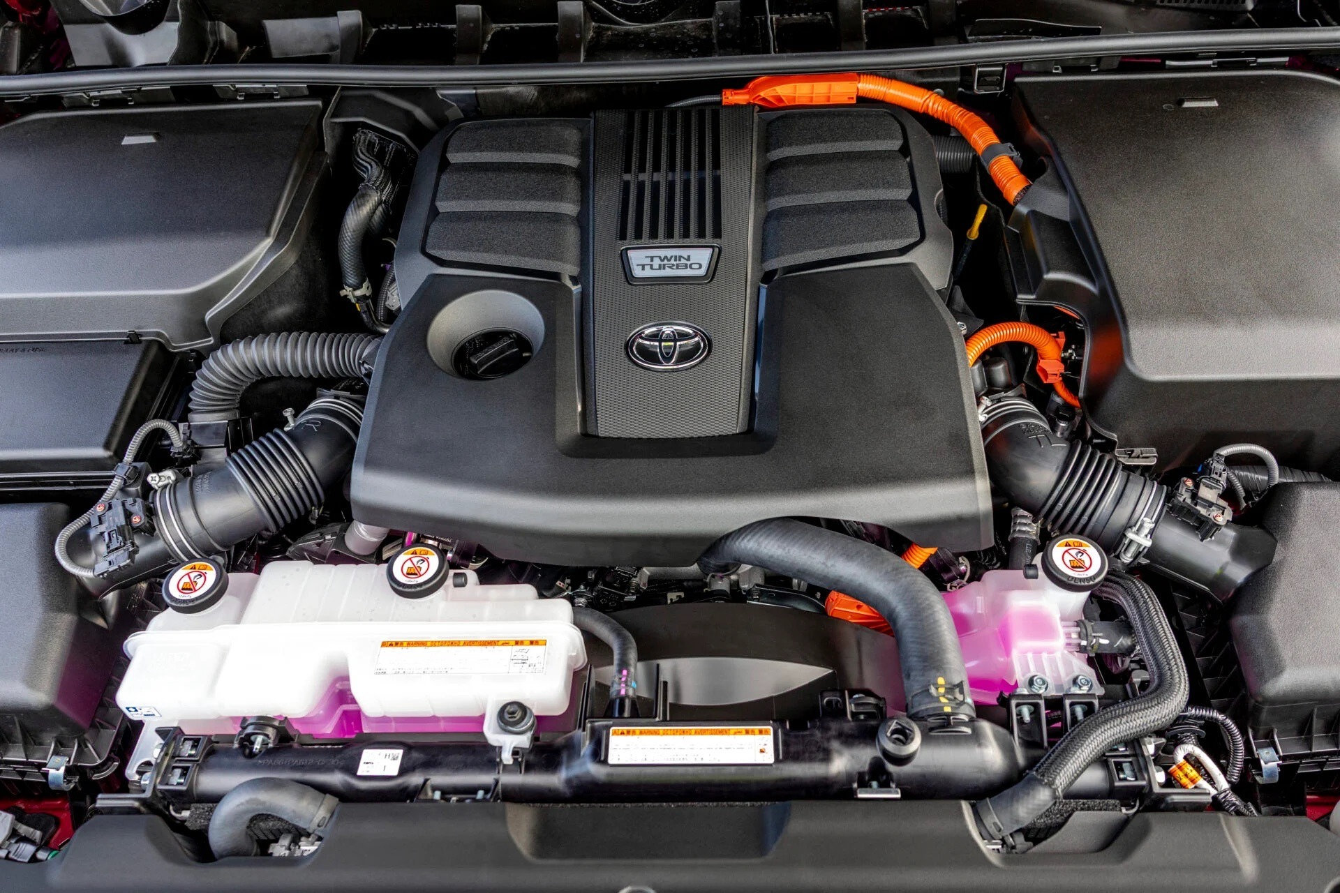 land-cruiser-hybrid-2.jpg