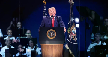 Tổng thống Mỹ Trump phát biểu mừng Quốc khánh sau khi phải trì hoãn vì giông bão