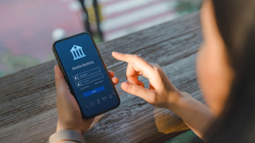 Từ 1/7/2026: Vietcombank, VietinBank, Techcombank… tạm dừng giao dịch chuyển khoản/rút tiền trực tuyến của đối tượng này