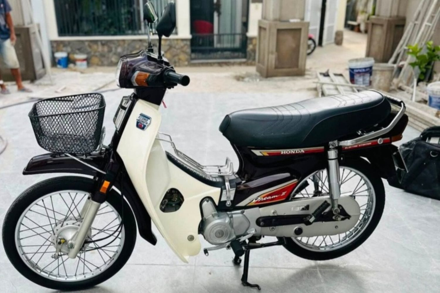 Honda Dream Thái hơn 40 năm tuổi
