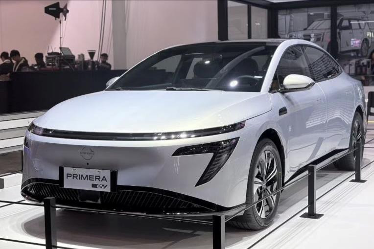 nissan-hoi-sinh-primera-duoi-dang-xe-dien(1).jpg