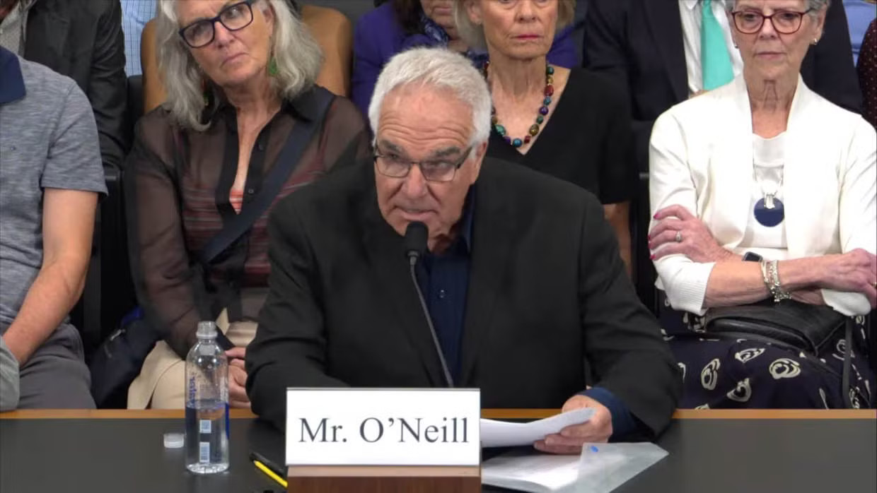Nhà báo điều tra Tom O’Neill. Ảnh: Gop Oversight. Bí mật kinh hoàng của CIA có nguy cơ bị phơi bày sau hơn 70 năm - Ảnh 6.
