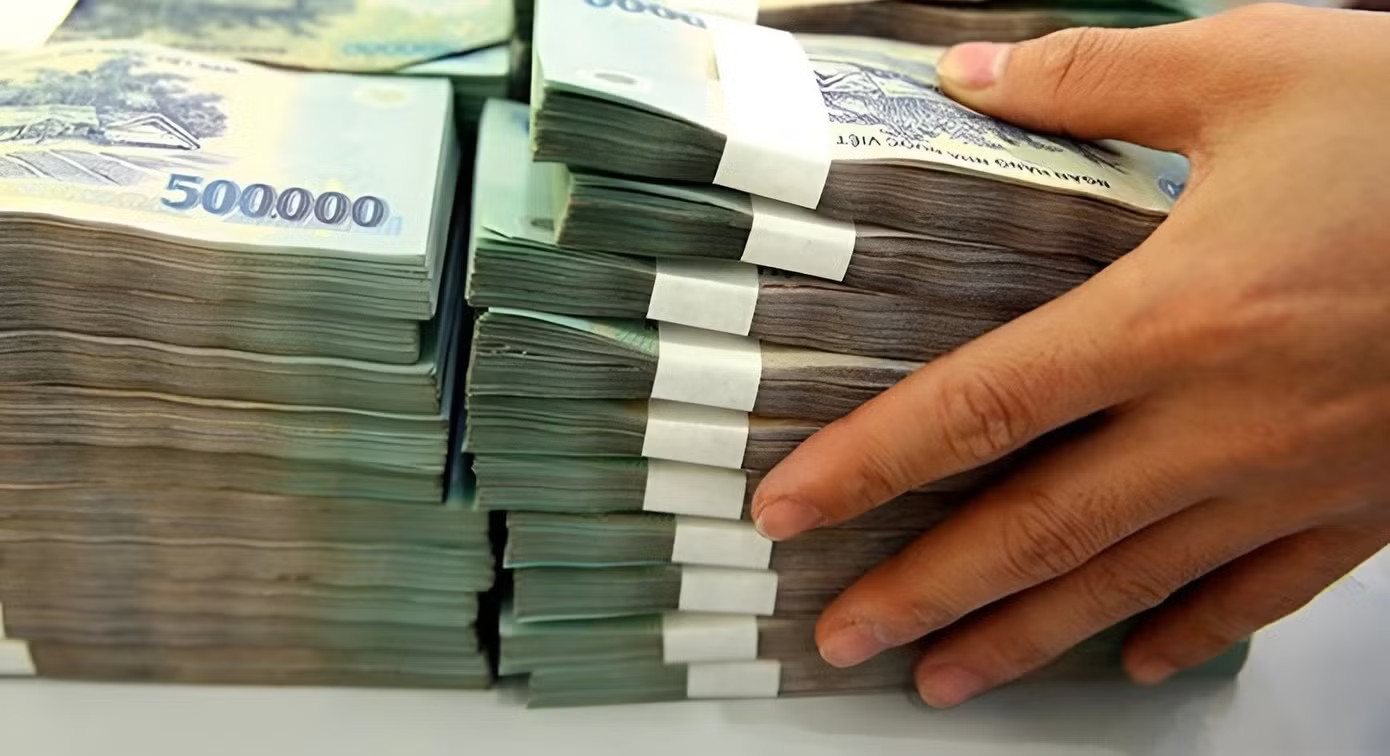 Tăng lương, làm sao ngăn giá cả hàng hoá ‘cuốn’ theo? - Ảnh 1.