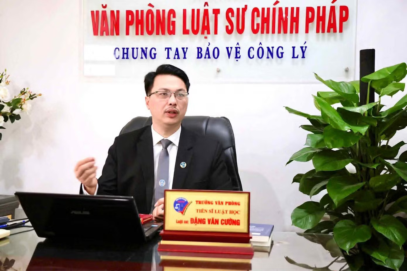 TS. Luật sư Đặng Văn Cường, Trưởng Văn phòng Luật sư Chính Pháp. Điểm thi bất thường tại Tuyên Quang: Giữ khẩn cấp thầy giáo để tránh tẩu tán tài liệu, xoá bỏ dấu vết - Ảnh 2.
