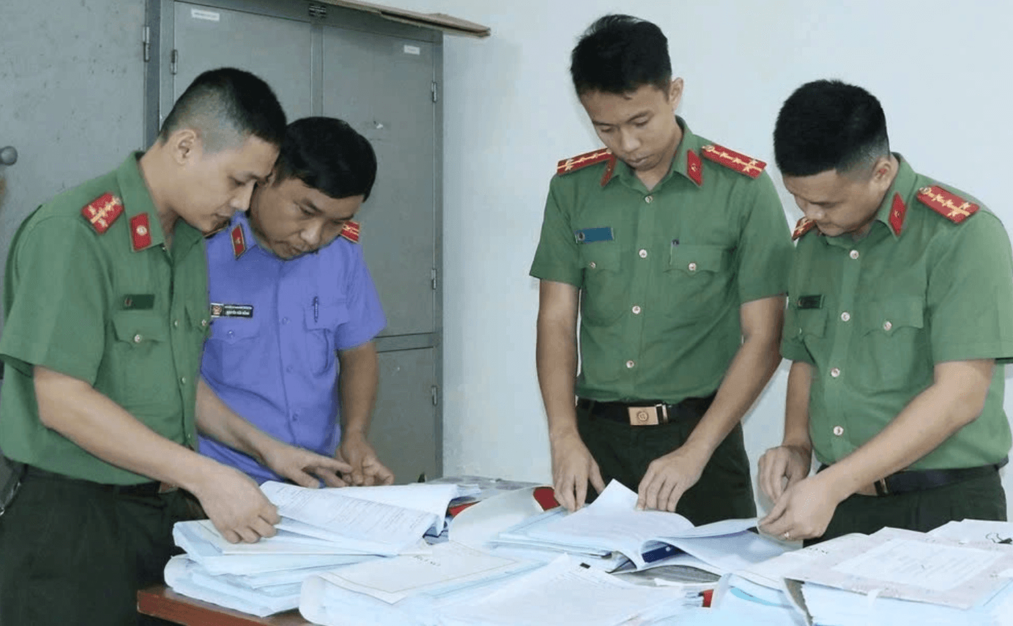 Khởi tố loạt Giám đốc, Phó Giám đốc và nhân viên doanh nghiệp lớn - Ảnh 2.