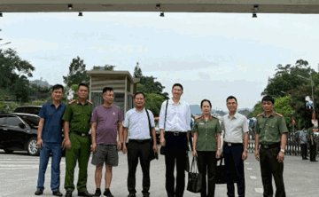 Áp giải 3 người Trung Quốc về nước