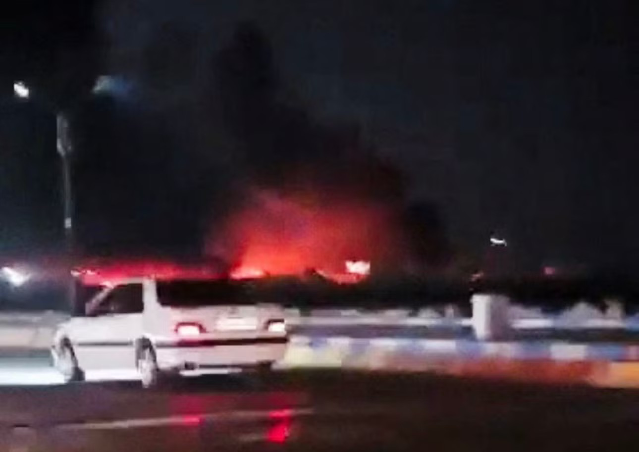 Quân đội Mỹ mở đợt không kích mới vào Iran sau tuyên bố cứng rắn của Tổng thống Trump - Ảnh 1.