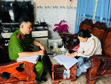 Bắt quả tang Lê Hoàng Nhân, tịch thu 4 điện thoại