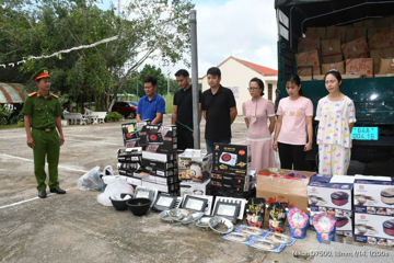 Khám xét, thu giữ 492 thùng hàng, hơn 5.800 bếp điện, nồi cơm điện cùng nhiều tang vật: Bắt giữ 6 đối tượng