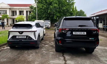 Vô tình chạm mặt 'xe song sinh' mang cùng biển số, chủ xe có động thái kết khiến tài xế xe điện phải trả giá đắt
