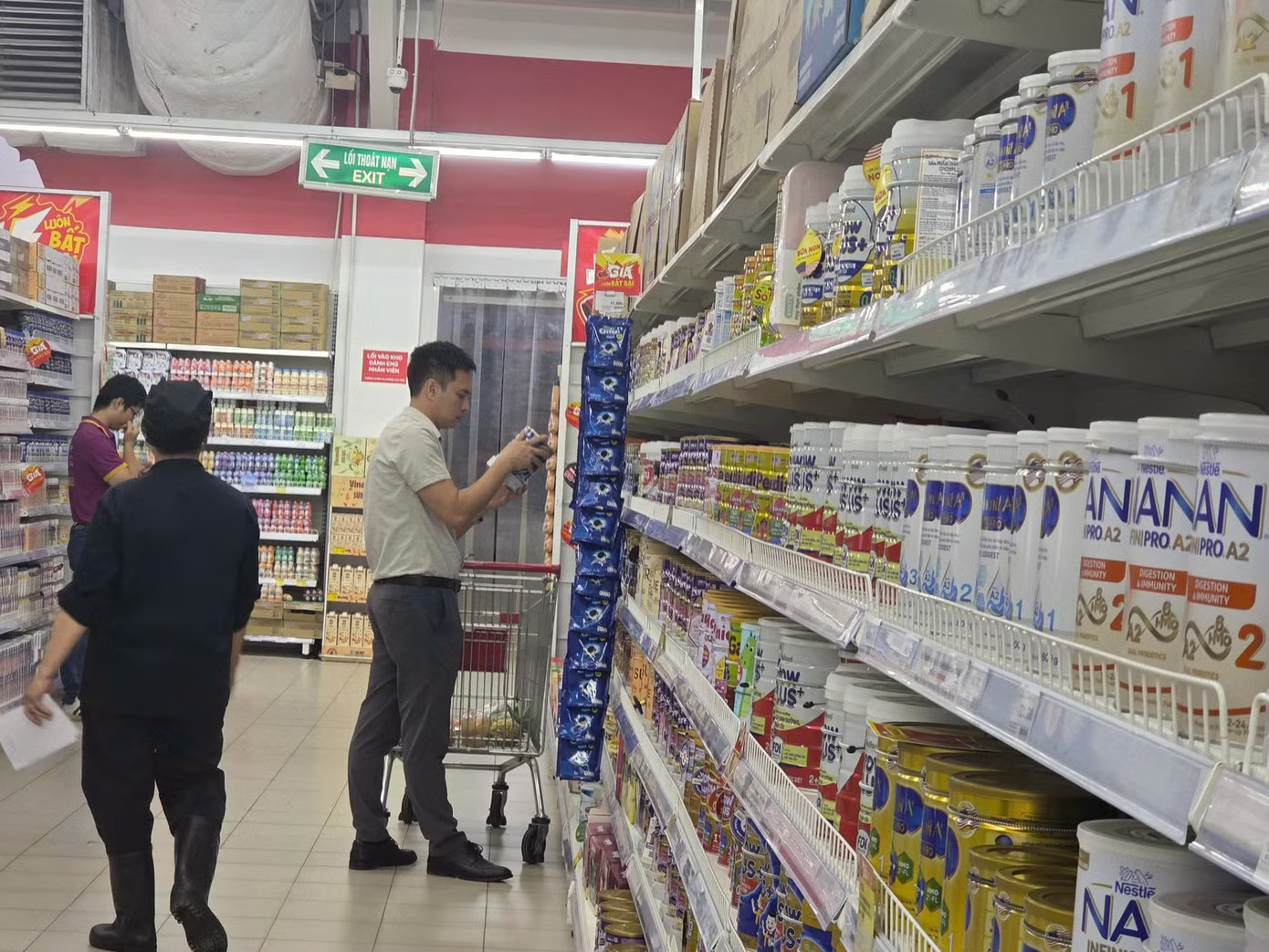 Chủ hàng phở nói lý do 'neo' giá cao dù xăng dầu giảm liên tiếp - Ảnh 2.