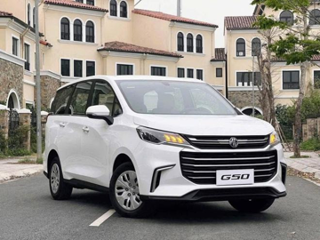Mẫu MPV 7 chỗ rộng hơn Innova Cross đang 'phá giá' rẻ nhất thị trường Việt, chỉ từ 395 triệu đồng