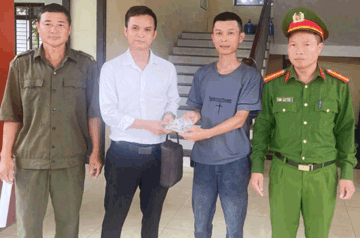 Nhận trình báo từ cụ ông 72 tuổi về túi xách chứa 100 triệu đồng, công an lập tức vào cuộc xác minh