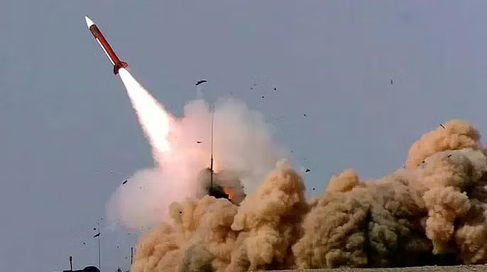 Tên lửa Patriot. Kho vũ khí Mỹ cạn nhanh vì xung đột với Iran, Lầu Năm Góc đối mặt bài toán khó ở Trung Đông - Ảnh 1.