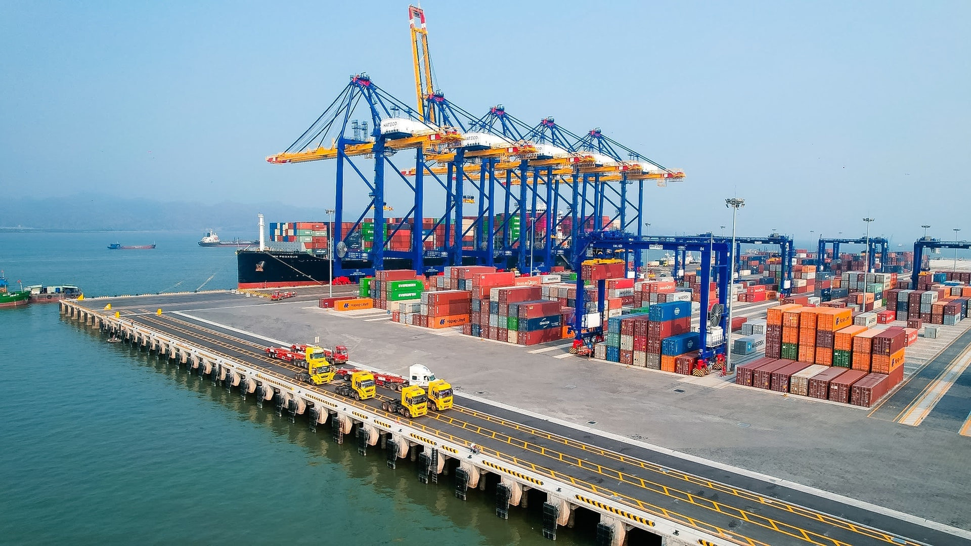 7 mặt hàng xuất khẩu chủ lực của Việt Nam đã mang về hơn 220 tỷ USD chỉ trong 7 tháng đầu năm