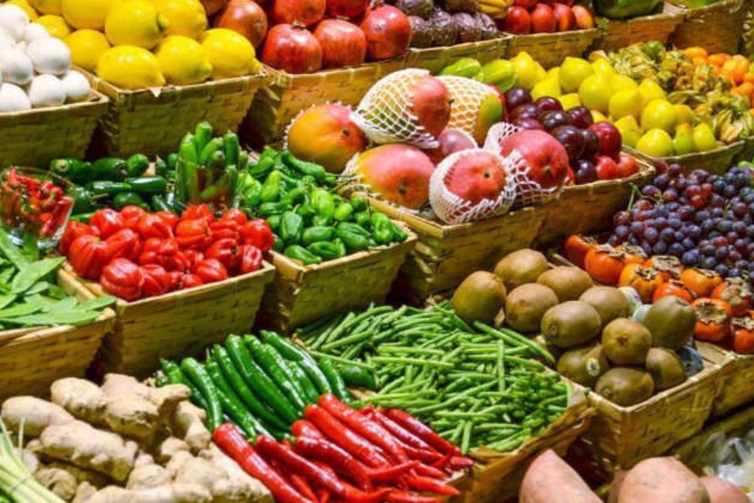 Hoa quả bày bán tại một siêu thị