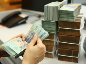 Mỗi cán bộ, công chức, viên chức được nhận 5.000.000 đồng/tháng, ai thuộc nhóm đối tượng hưởng và áp dụng tại đâu?