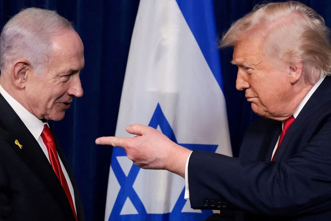 Thủ tướng Israel Benjamin Netanyahu và Tổng thống Mỹ Donald Trump. (Ảnh: Reuters) Israel thẳng thừng bác bỏ kế hoạch hòa bình Dải Gaza của Tổng thống Mỹ - Ảnh 1.