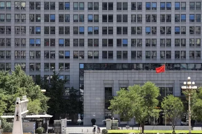 Trụ sở Bộ Thương mại Trung Quốc: Ảnh: Reuters. Trung Quốc tung ‘vũ khí pháp lý’, âm thầm thách thức quyền lực toàn cầu của Mỹ - Ảnh 1.