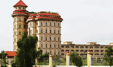 Cảnh hoang tàn tại ngôi trường đại học hơn 10ha vừa bị yêu cầu ‘xóa sổ’