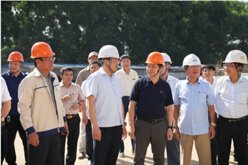 Chủ tịch UBND tỉnh Quảng Ngãi đến thăm và làm việc tại nhà máy thép ray của Hòa Phát